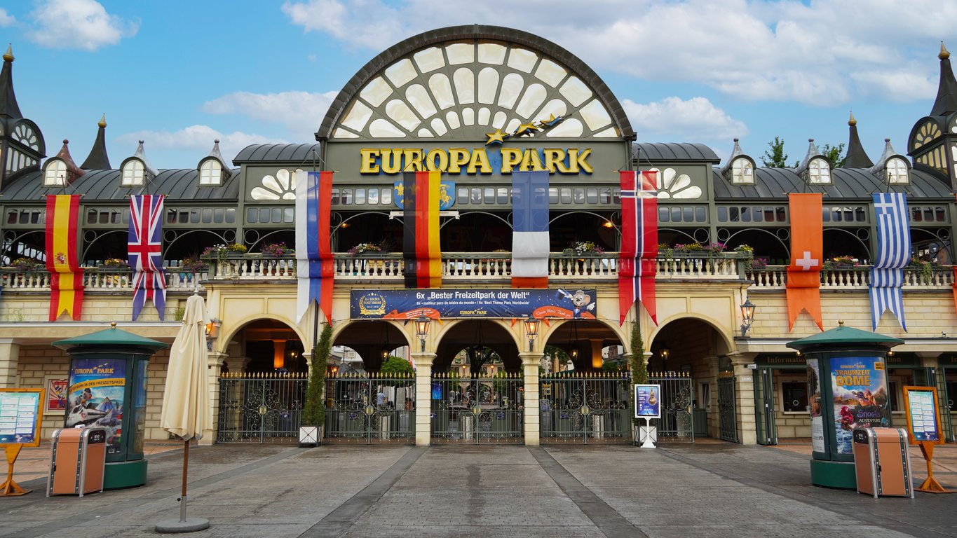Europa-Park Dünyanın en çok ziyaret edilen sezonluk tema parkı